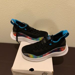 New Curry Flow 8 basketball shoes size 7Y
